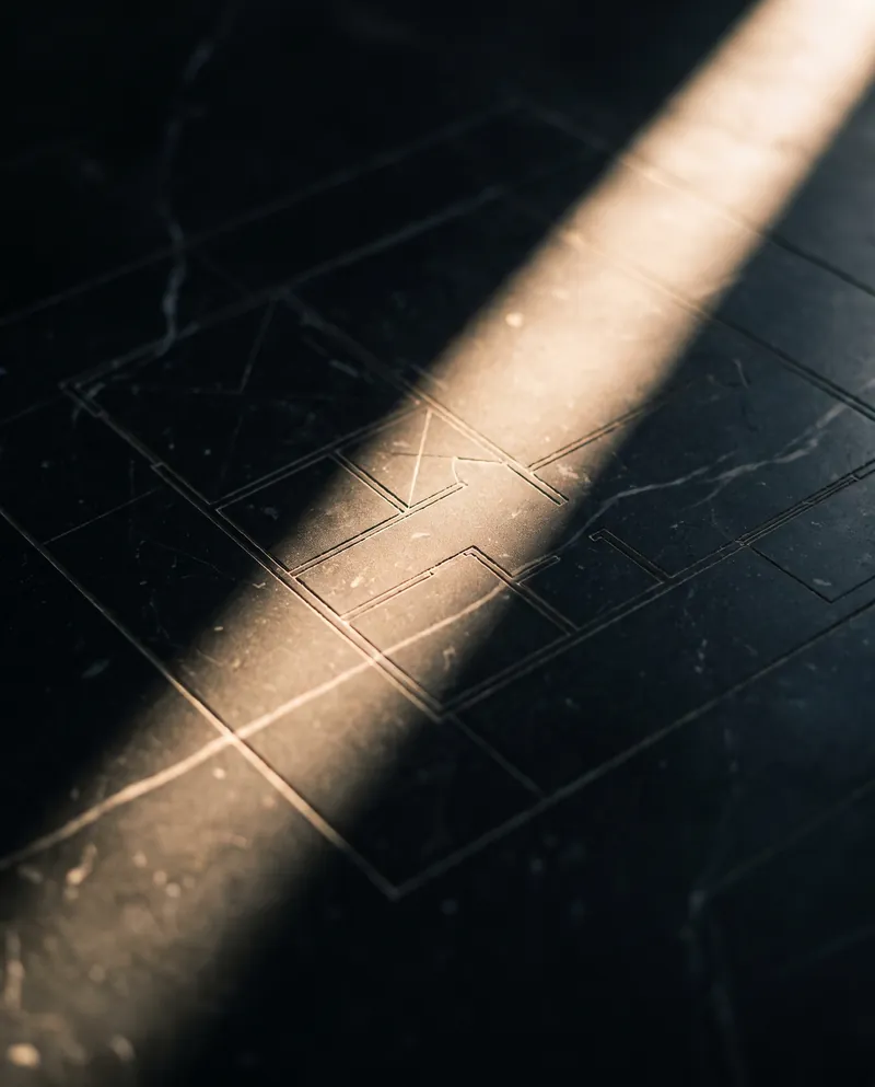 Rai de lumière sur un plan gravé dans du marbre noir
