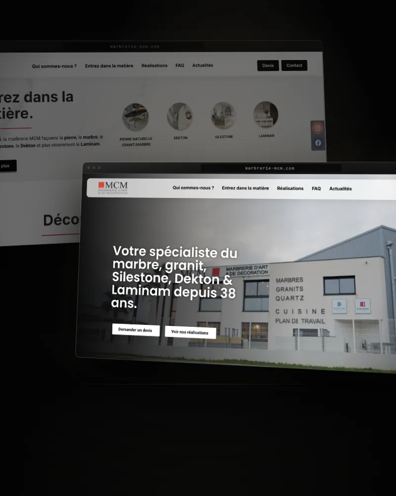 Le site Marbrerie MCM, deux écrans dans la pénombre